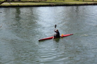  Carrera de kayak sprint 